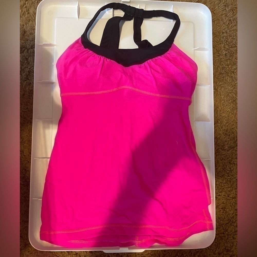 🎉2/$15 LULULEMON top size 4